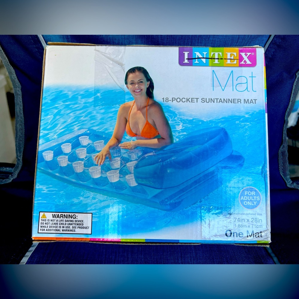 ✨NIB Intex 18-pocket Suntanner Mat